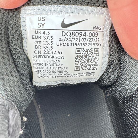 Nike Kyrie Flytrap Basketball Shoes Youth Boys 5Y Black Elastic Laces DQ8094-009 - Picture 8 of 9